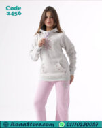 ترنج بناتي شتوي هودي وبنطلون باللون الرمادي الفاتح بتصميم عصري مناسب للخروج